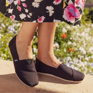 TOMS women’s alpargata classics in heritage canvas black. Size 6.5.